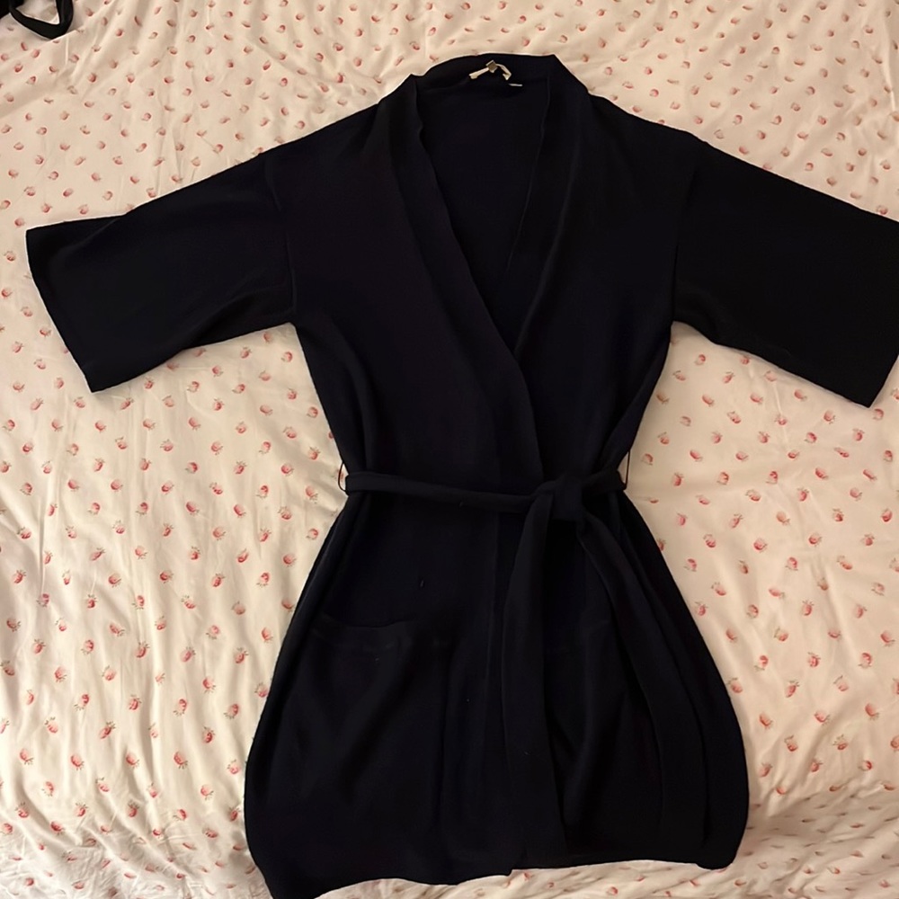 VINCE- Cozy cashmere belted robe w/ 2 pockets. The color is Navy blue